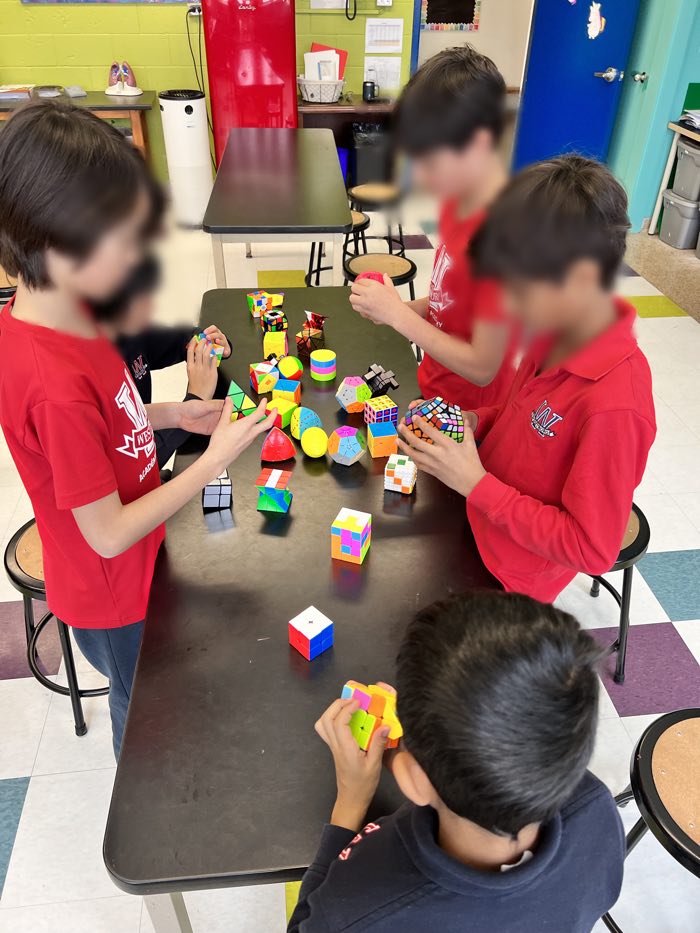10 lessons in group classes / 1 student - How to solve a Rubik's cube 3x3 / Offline